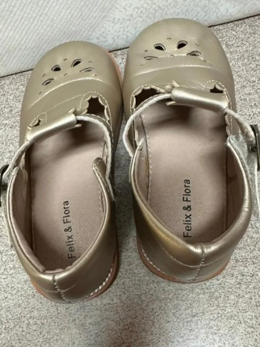 Felix & Flora gold dress shoes, size 11